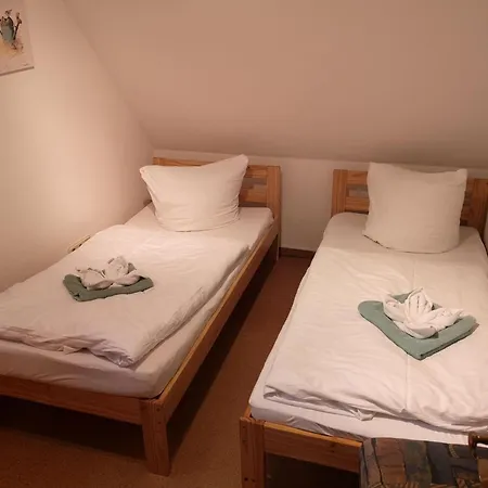 Ferienwohnung-im-gruenen-zwischen-binz-und-sellin Apartment *