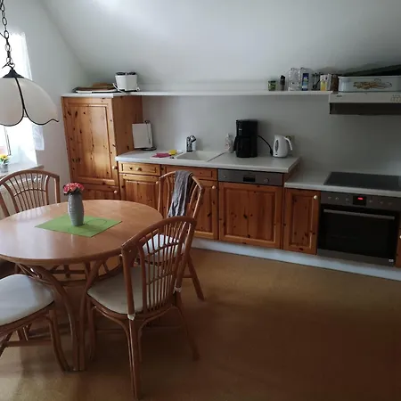 Ferienwohnung-im-gruenen-zwischen-binz-und-sellin Apartment *